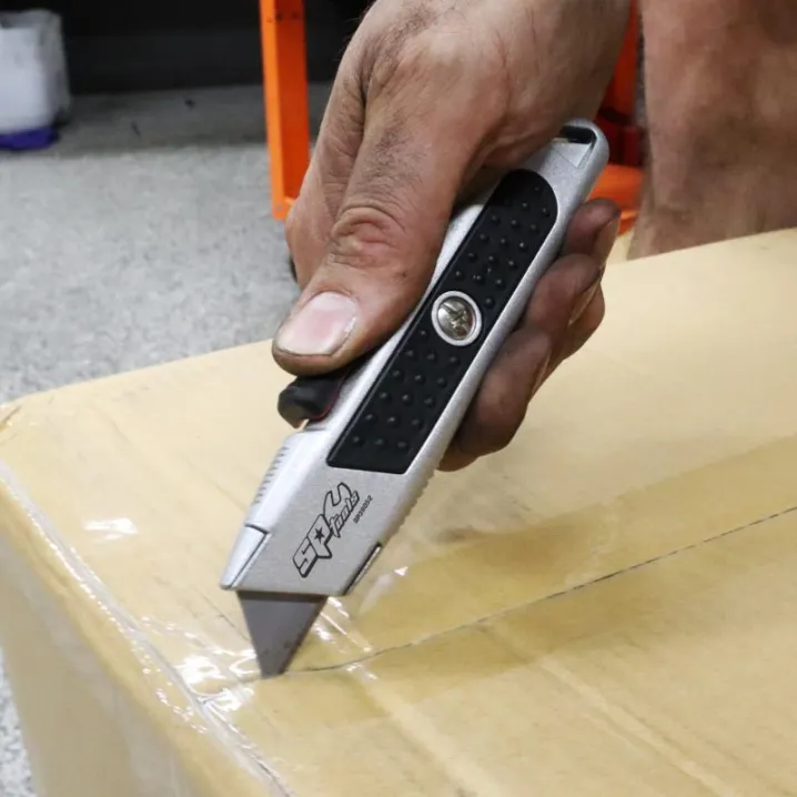 Utility Knife - Self Retracting