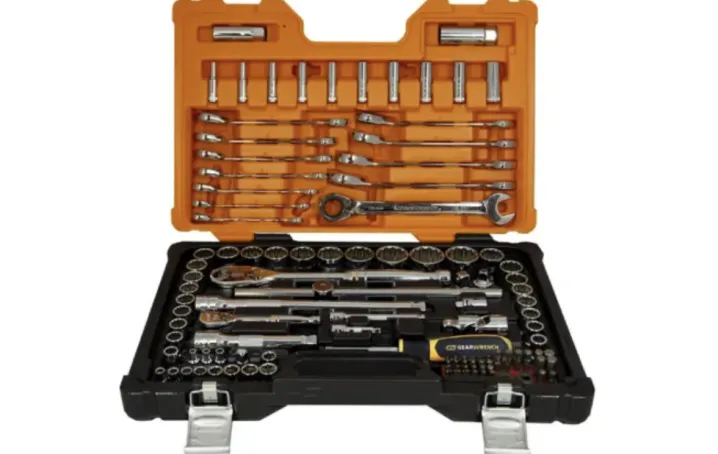 GEARWRENCH 111 Pc 1/4 IN & 1/2 IN DRIVE 90T METRIC & SAE SOCKET SET WITH 12pc REVERSIBLE RATCHETING WRENCH SET